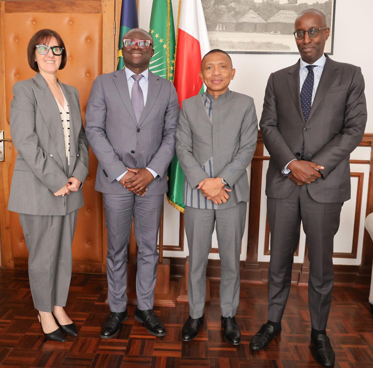 PamMadagascar's tweet photo. @WFP Regional Director for Eastern and Southern Africa @Ericperd, @UNMadagascar RC @ANgororano and Madagascar Representative Tania Goossens met with Prime Minister Mamitiana Rajaonarison to reaffirm WFP’s commitment to strengthening communities resilience and expanding #HGSF. https://t.co/8kVJRGRTME