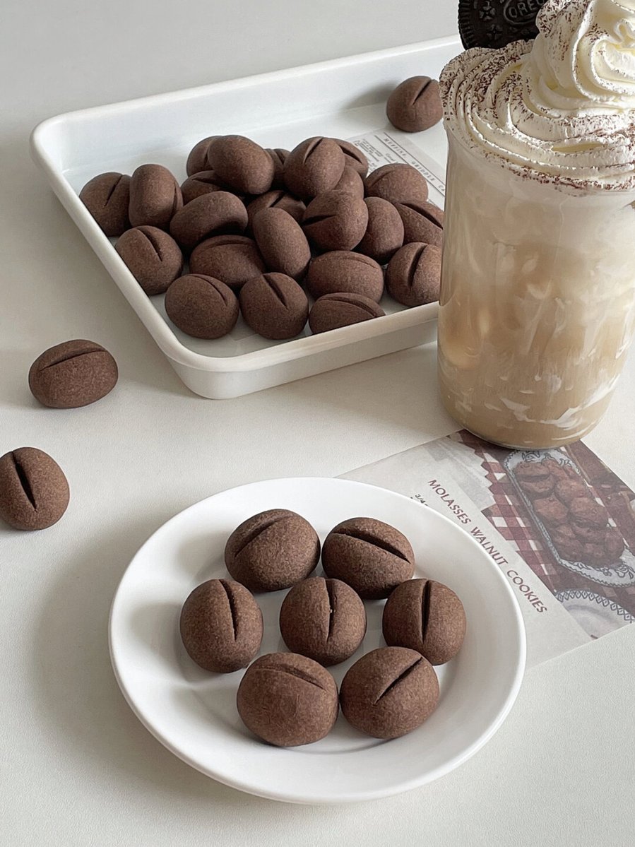 Helenetjw's tweet photo. Hoy horneé galletas de chispas de chocolate con mis compaeros, su aroma llena toda la casa y son perfectas para acompaar un café! https://t.co/NPw9mfD6P3
