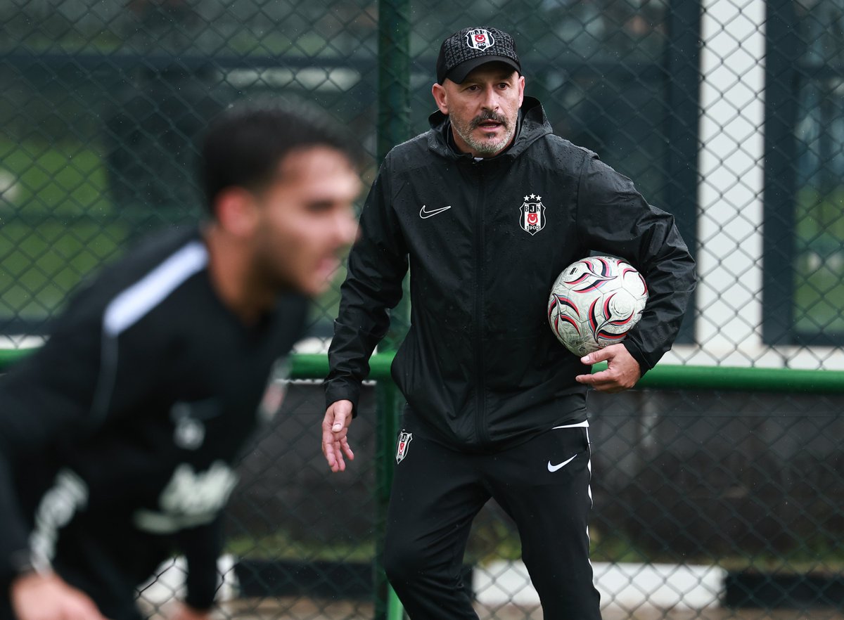 Besiktas's tweet photo. Hazırlıklarımız devam ediyor. 🦅

#BJKvKS https://t.co/50qltOlY5w