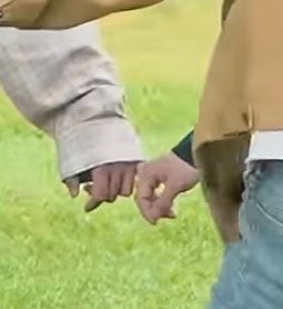 yoonviayoongi's tweet photo. NAMGI ARE HOLDING PINKIES DONT YOUTELL ME TO BE FUCKING NORMAL https://t.co/0XYvq5UmzK