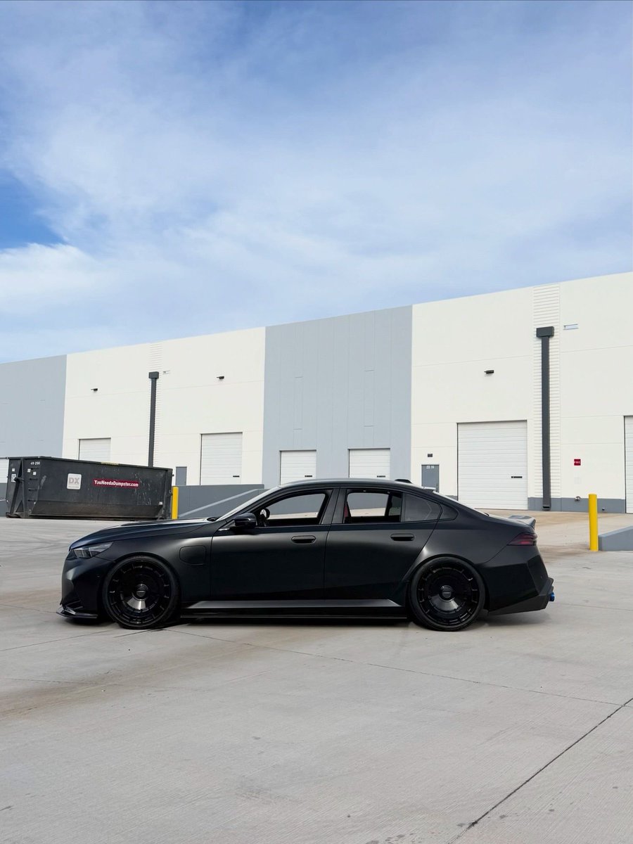 flowers3496's tweet photo. BMW G90 M5 COMPETITION https://t.co/Tn4V2V9tLS