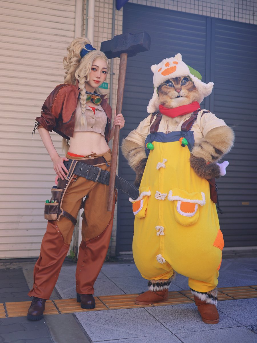 Nia_ow's tweet photo. モンスターハンターワイルズ
ジェマ🔥⚒️
&amp; ストフェスで一緒に撮ってもらったオトモアイルーちゃん😺

Cosplay
#MHWilds #Gemma #ストフェス2026 https://t.co/mgkNvlAtPL