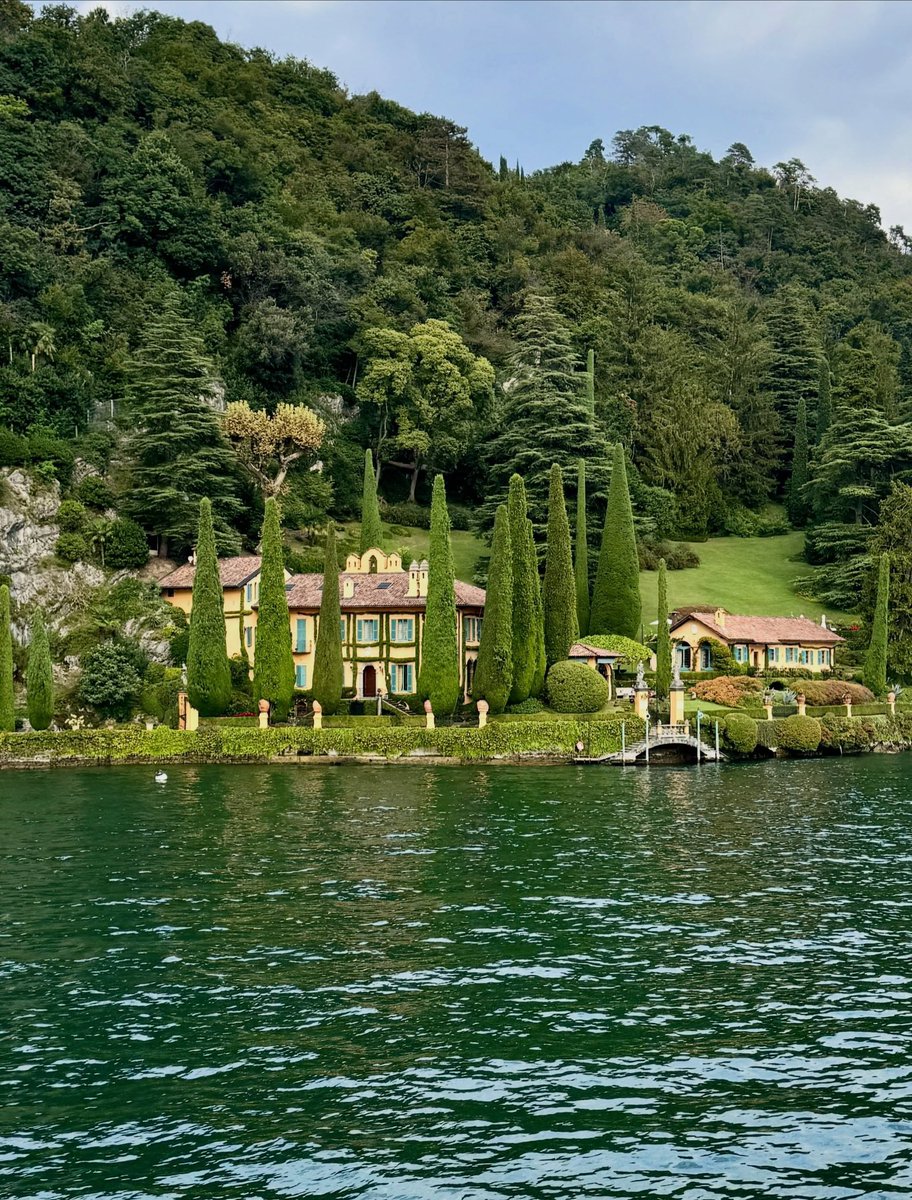 earthserenityy's tweet photo. Lake Como Italy https://t.co/ZXmm3nHq9v
