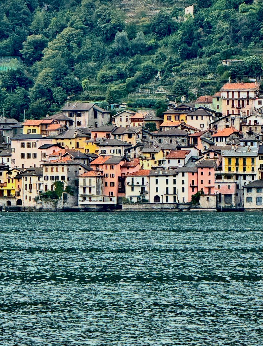 earthserenityy's tweet photo. Lake Como Italy https://t.co/ZXmm3nHq9v
