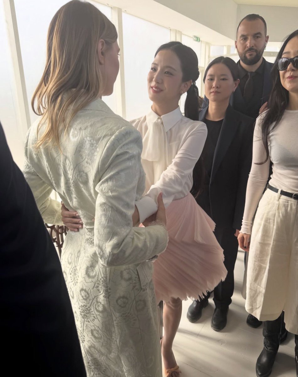 JisooBrasil's tweet photo. 📷 Atualização da Heloise (Filha da Mathilde Favier) no Instagram com a JISOO!

🔗 https://t.co/73CuNUSYEO

#JISOO #지수 #CLICK @officialBLISSOO https://t.co/XtA3dP7JSG