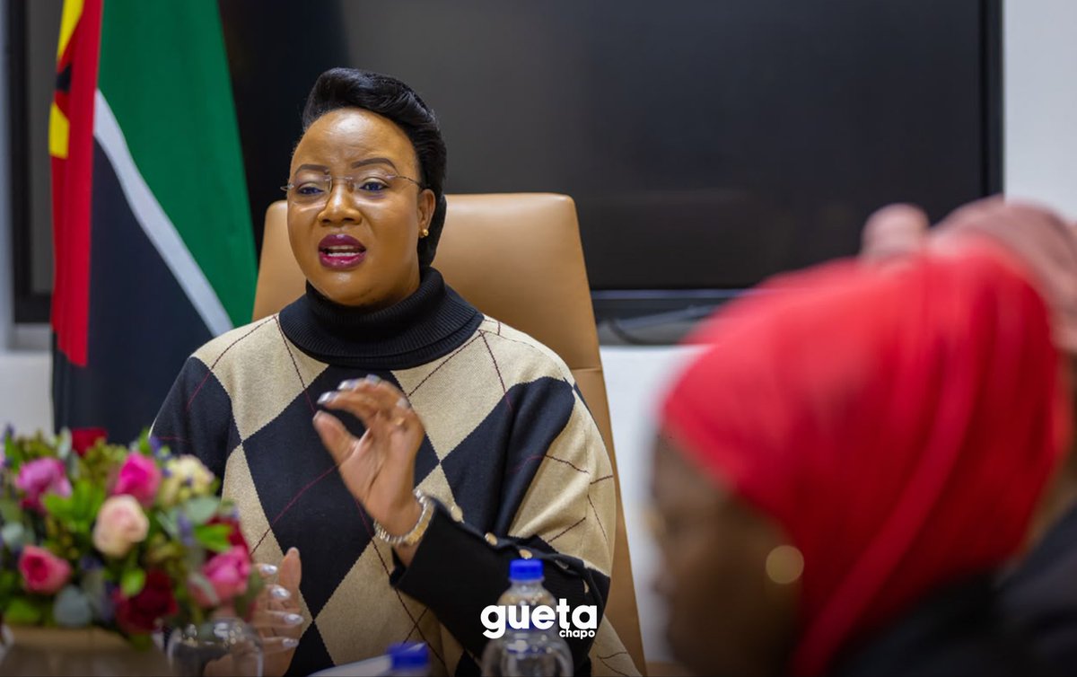 Guetachapo's tweet photo. Partilha e Cooperação 🇲🇿🇧🇼

Estivemos ontem no Gabinete da Primeira-Dama do Botswana, a nossa irmã Kaone Tumalano Boko, para um encontro de cortesia, durante o qual partilhámos experiências sobre os projectos que desenvolvemos nos nossos países.

#JuntosSomosMaisFortes https://t.co/oqwo7sRAEw