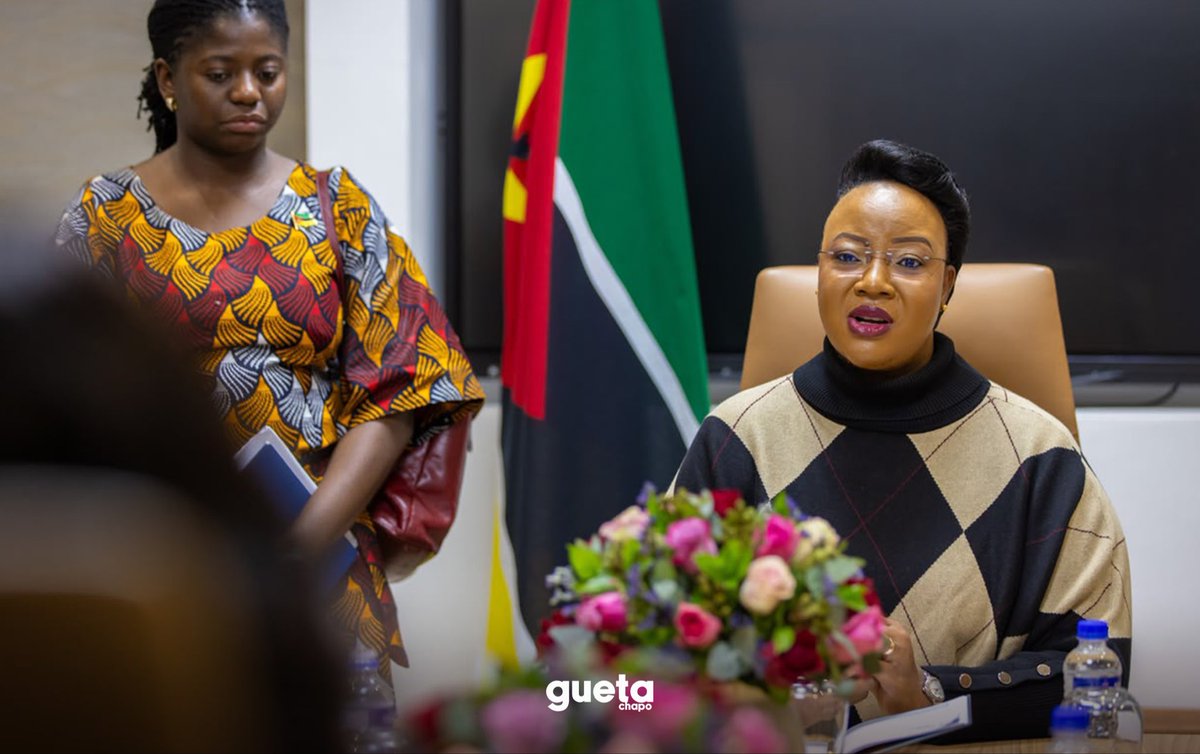 Guetachapo's tweet photo. Partilha e Cooperação 🇲🇿🇧🇼

Estivemos ontem no Gabinete da Primeira-Dama do Botswana, a nossa irmã Kaone Tumalano Boko, para um encontro de cortesia, durante o qual partilhámos experiências sobre os projectos que desenvolvemos nos nossos países.

#JuntosSomosMaisFortes https://t.co/oqwo7sRAEw
