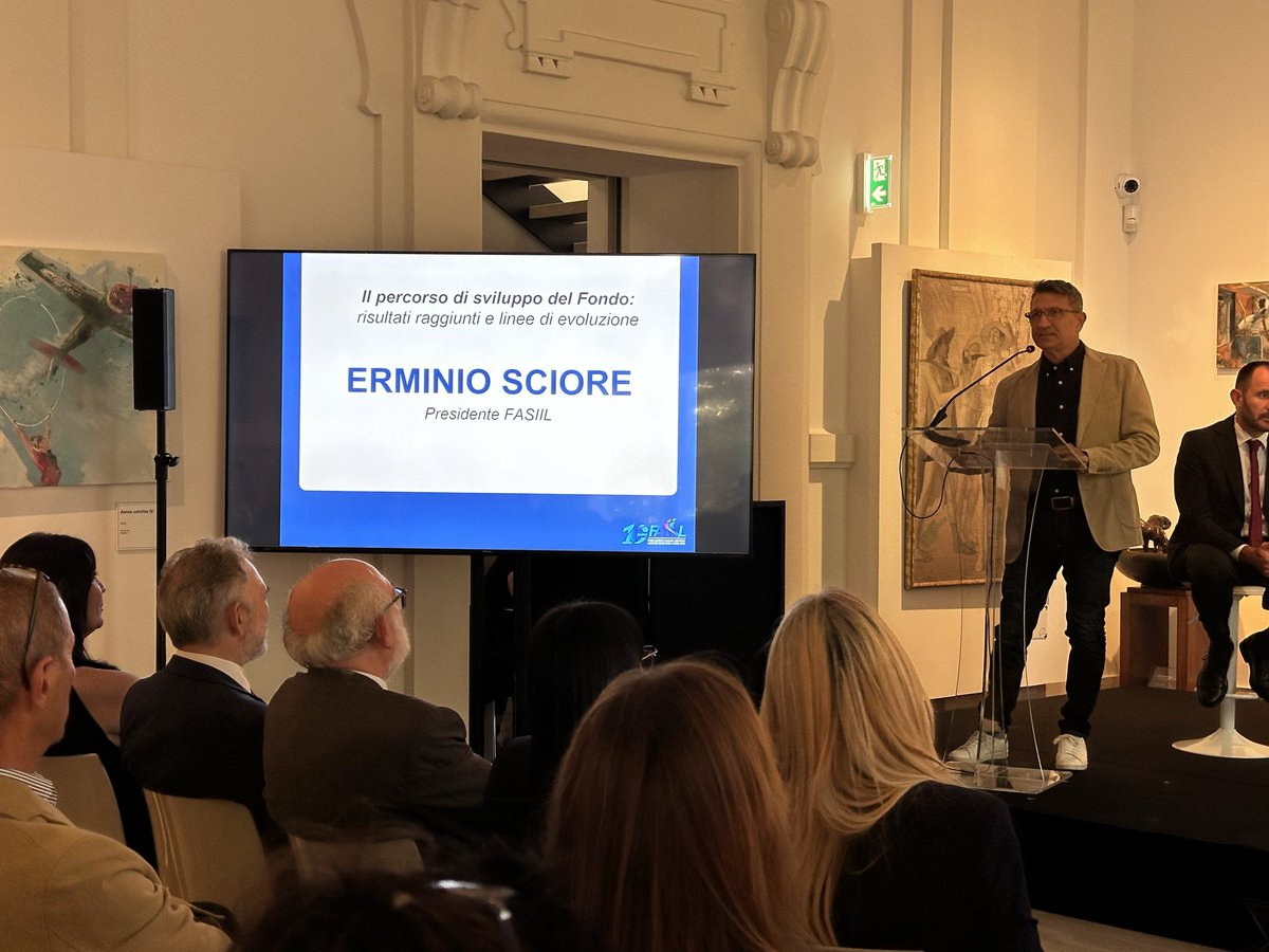FemcaCISL's tweet photo. 🎉10 anni del Fondo #Fasiil. Una storia di prestazioni sanitarie, solidità e futuro. Un percorso fatto di crescita costante, ascolto dei bisogni e risposte concrete alle esigenze delle persone:
📈 Iscritti in crescita del 78% in 10 anni (+28% solo nell'ultimo triennio, superando quota 14.000)
👥 Familiari tutelati passati dal 5% all'11% della platea complessiva
🚺 Presenza femminile forte, che rappresenta il 56% degli iscritti
💶 Oltre 1 milione di euro in prestazioni erogate nel 2025
💡Fondamentale il ruolo delle parti istitutive, come ha sottolineato #GabriellaPessione: “I fondi sanitari e pensionistici contrattuali nascono da una visione lungimirante di sindacati e imprese. Oggi più che mai ne vediamo il valore: una "seconda gamba" fondamentale a tutela di lavoratrici e lavoratori. Perché questo modello funziona? Rappresentanza diretta e sinergia: Esiste una doppia catena di trasmissione tra lavoratori e fondo. Attraverso il CCNL non solo nascono i fondi, ma si definiscono le risorse e si calibrano gli interventi sulle reali esigenze del settore. Risposte a bisogni concreti: ascoltando i rischi del lavoro quotidiano (come i movimenti ripetitivi), abbiamo potenziato la copertura per le cure fisioterapiche a tutela delle patologie muscolo-scheletriche e, grazie alla forte presenza femminile, abbiamo introdotto tutele importanti contro la violenza di genere. Partecipazione attiva: I risultati migliori nascono quando le persone sono coinvolte da vicino, si sentono parte del cambiamento e vedono le proprie idee trasformarsi in soluzioni reali.
🤝Per il Presidente del fondo #MimmoSciore “La nostra priorità non è semplicemente inseguire la quantità delle prestazioni, ma garantirne la qualità e la sostenibilità economica nel tempo. Dai nuovi servizi di fisioterapia e diagnostica alla riorganizzazione dell'odontoiatria e della prevenzione, fino all'introduzione della App e della transizione paper free: ogni evoluzione nasce da un processo circolare di monitoraggio e adattamento. Fiore all’occhiello del Fondo è l’offerta delle prestazioni sanitarie anche durante la pensione”.
#WelfareContrattuale #SanitàIntegrativa #Previdenza #CCNL #Lavoro #Partecipazione