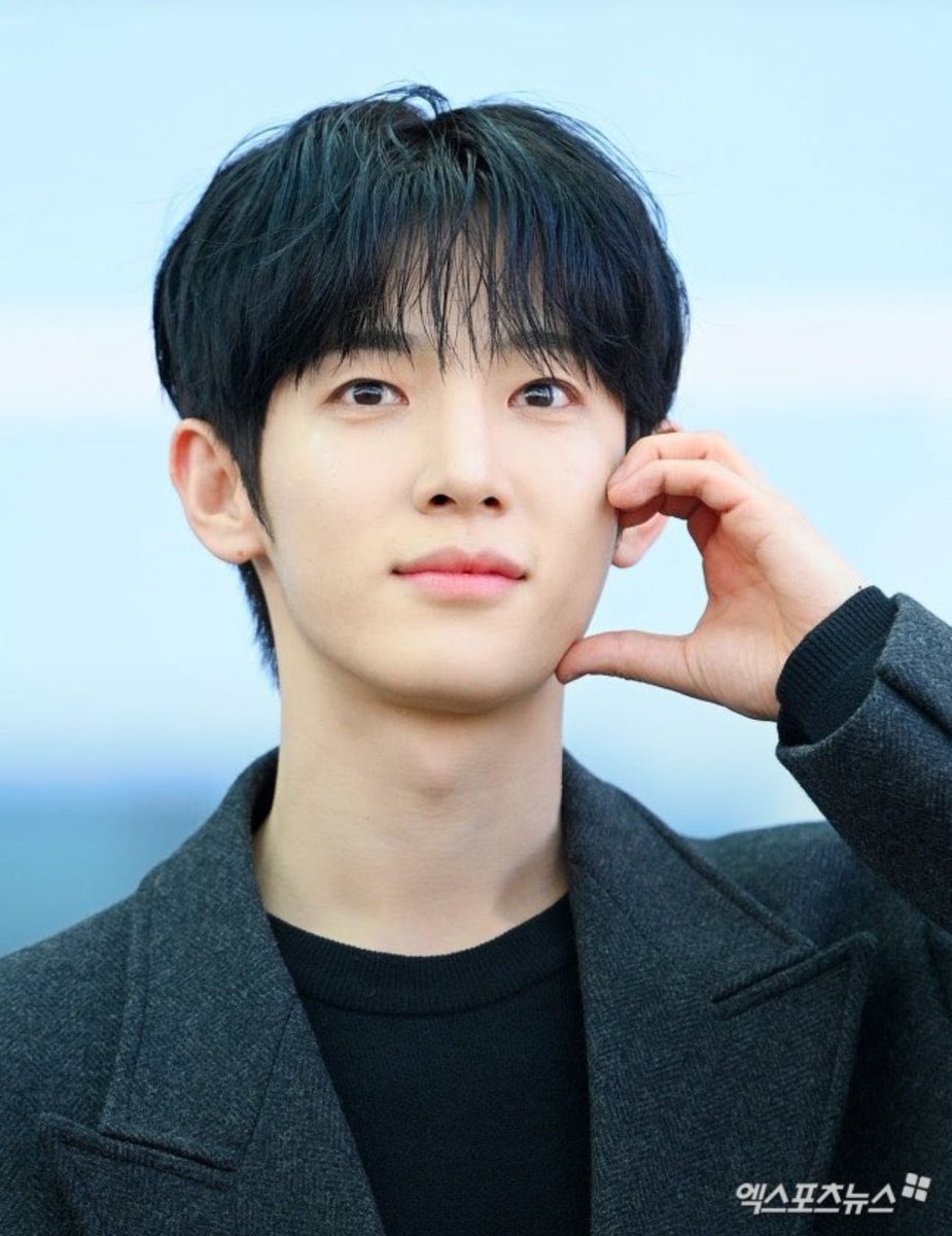 Seeusun10's tweet photo. He is the moment. He is the vision.

PARK SIWOO IN PARIS
#PARKSIWOO #PARKSIWOOPFWSS27 https://t.co/BNWHzKGzsR