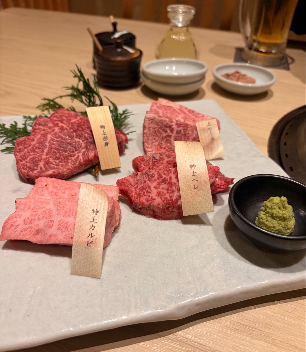 wvcci_'s tweet photo. 肉とスタバ https://t.co/6Cg1Fm59By