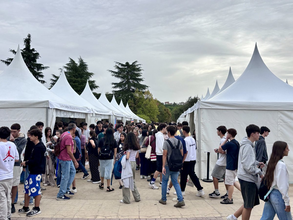 UICMadrid's tweet photo. 🟢 𝗗𝗜́𝗔 𝗗𝗘 𝗟𝗔𝗦 𝗣𝗥𝗢𝗙𝗘𝗦𝗜𝗢𝗡𝗘𝗦 𝟮𝟬𝟮𝟲

Gracias a los más de 4.000 estudiantes que nos estáis acompañando en esta jornada y descubriendo lo que el Futuro Profesional os ofrece. 💚

#DíaDeLasProfesiones2026 #UICM #FuturoProfesional #ColegiosProfesionales https://t.co/KTltxTIS2D