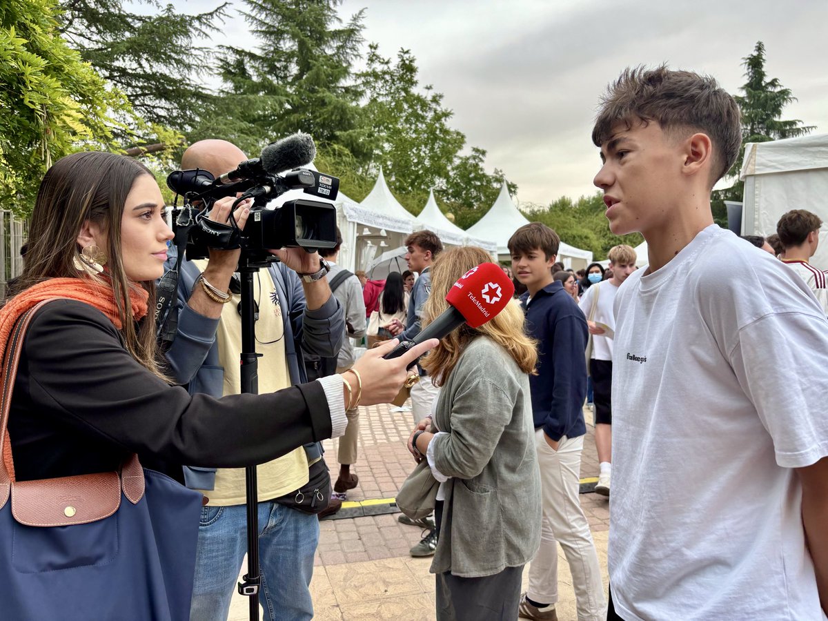 UICMadrid's tweet photo. 🟢 𝗗𝗜́𝗔 𝗗𝗘 𝗟𝗔𝗦 𝗣𝗥𝗢𝗙𝗘𝗦𝗜𝗢𝗡𝗘𝗦 𝟮𝟬𝟮𝟲

Gracias a los más de 4.000 estudiantes que nos estáis acompañando en esta jornada y descubriendo lo que el Futuro Profesional os ofrece. 💚

#DíaDeLasProfesiones2026 #UICM #FuturoProfesional #ColegiosProfesionales https://t.co/KTltxTIS2D