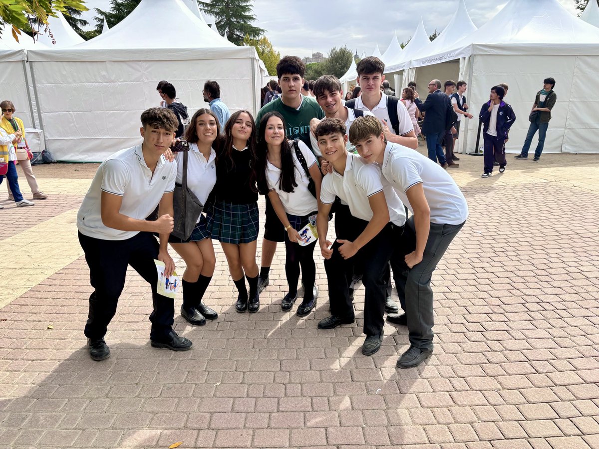 UICMadrid's tweet photo. 🟢 𝗗𝗜́𝗔 𝗗𝗘 𝗟𝗔𝗦 𝗣𝗥𝗢𝗙𝗘𝗦𝗜𝗢𝗡𝗘𝗦 𝟮𝟬𝟮𝟲

Gracias a los más de 4.000 estudiantes que nos estáis acompañando en esta jornada y descubriendo lo que el Futuro Profesional os ofrece. 💚

#DíaDeLasProfesiones2026 #UICM #FuturoProfesional #ColegiosProfesionales https://t.co/KTltxTIS2D