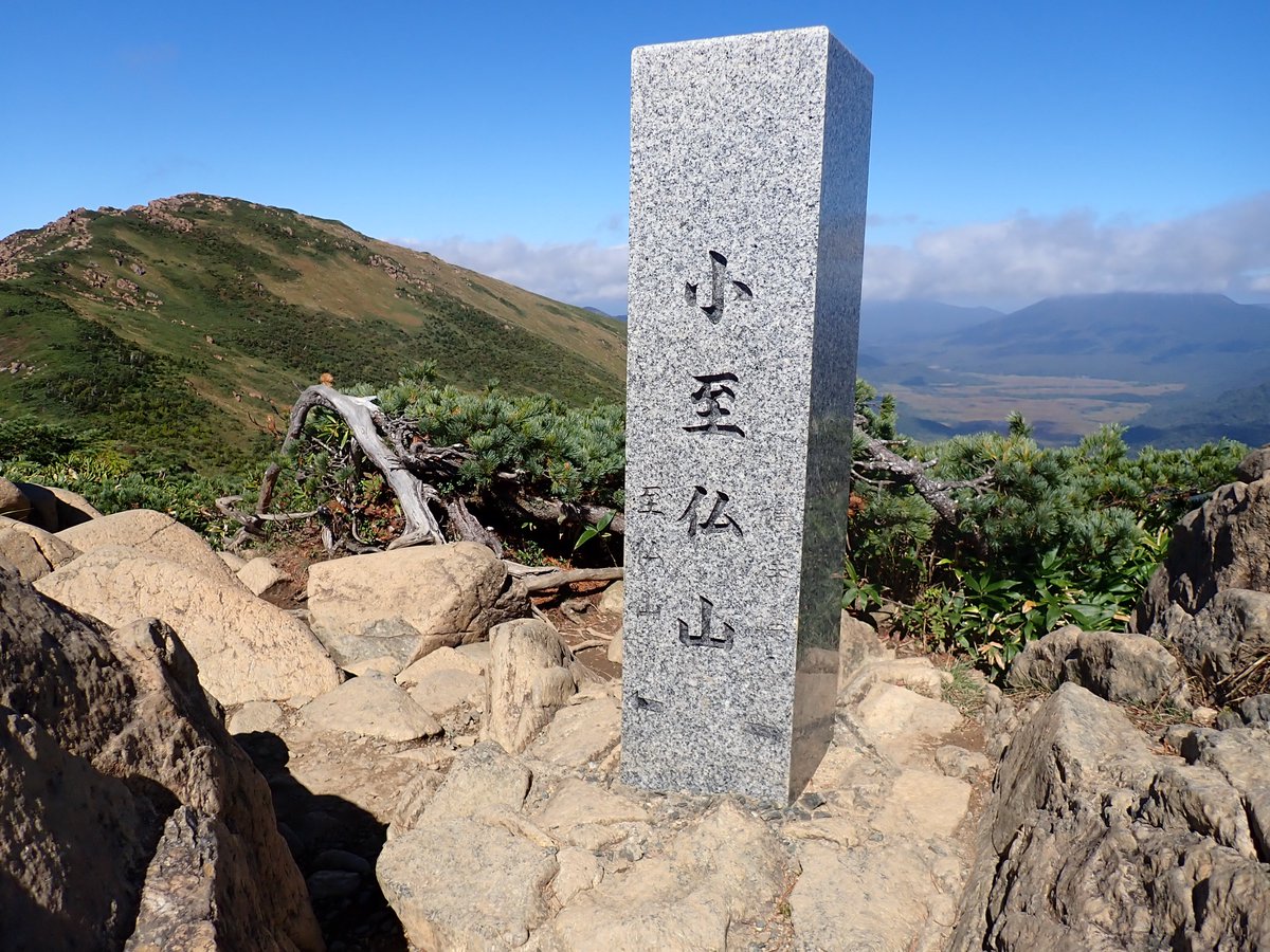 JF1JJW's tweet photo. 念願の尾瀬ヶ原→至仏山(73/301)⑨
ワンゲル部の高速ペースに最後まで追随して歩いた僕、頑張った💪
①尾瀬ヶ原より燧ヶ岳
②至仏山より尾瀬ヶ原
③子至仏山への稜線
④子至仏山より至仏山(左) https://t.co/qS0OHbpvFG