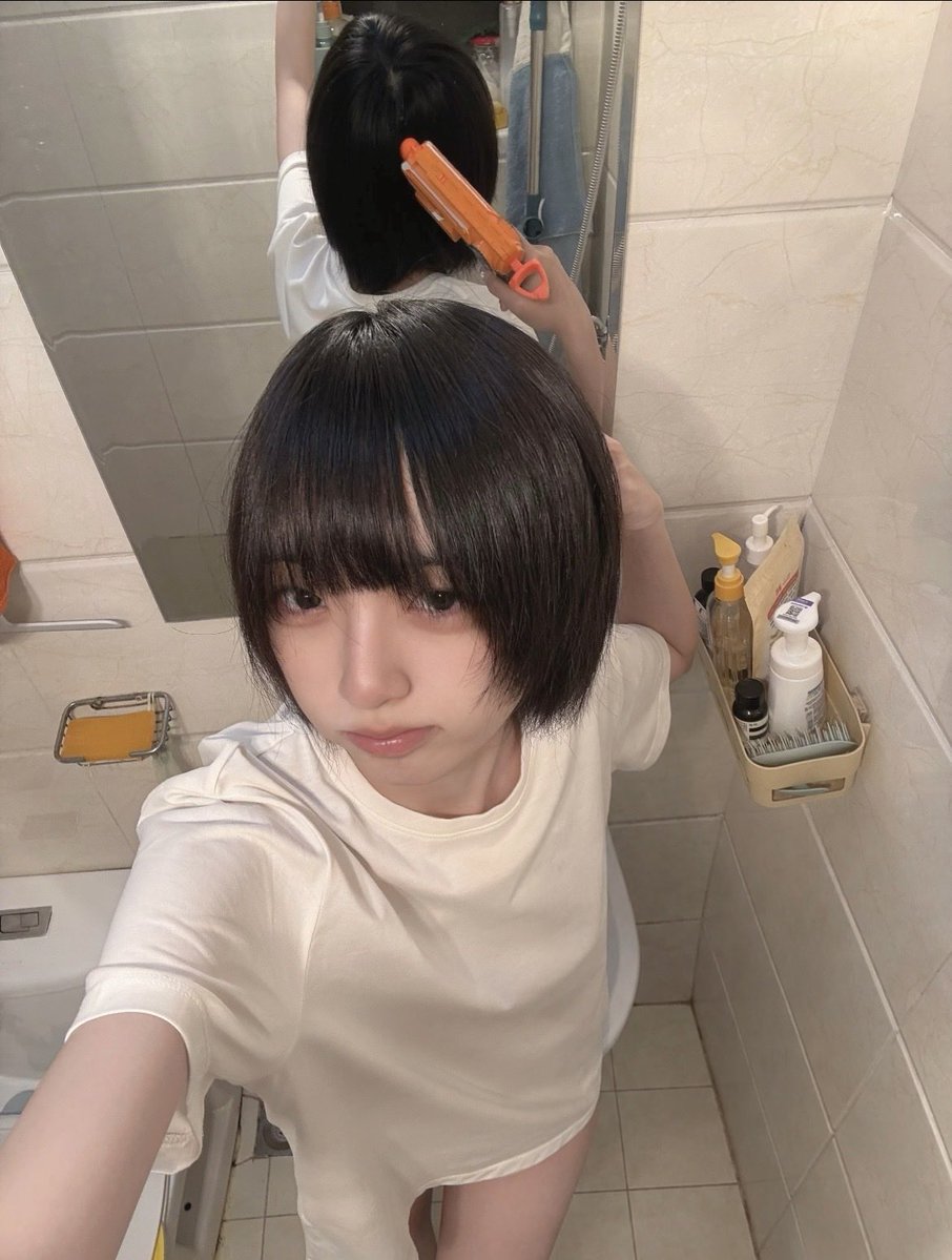 EdwinRyannmsq's tweet photo. 准备洗澡咯！！！

有人想锐评一下我的燥福嘛 🥹   

看🐻！看福！不要🚪！

看完不许瞎说，看完删的流言 https://t.co/XPmAhlnUsT
