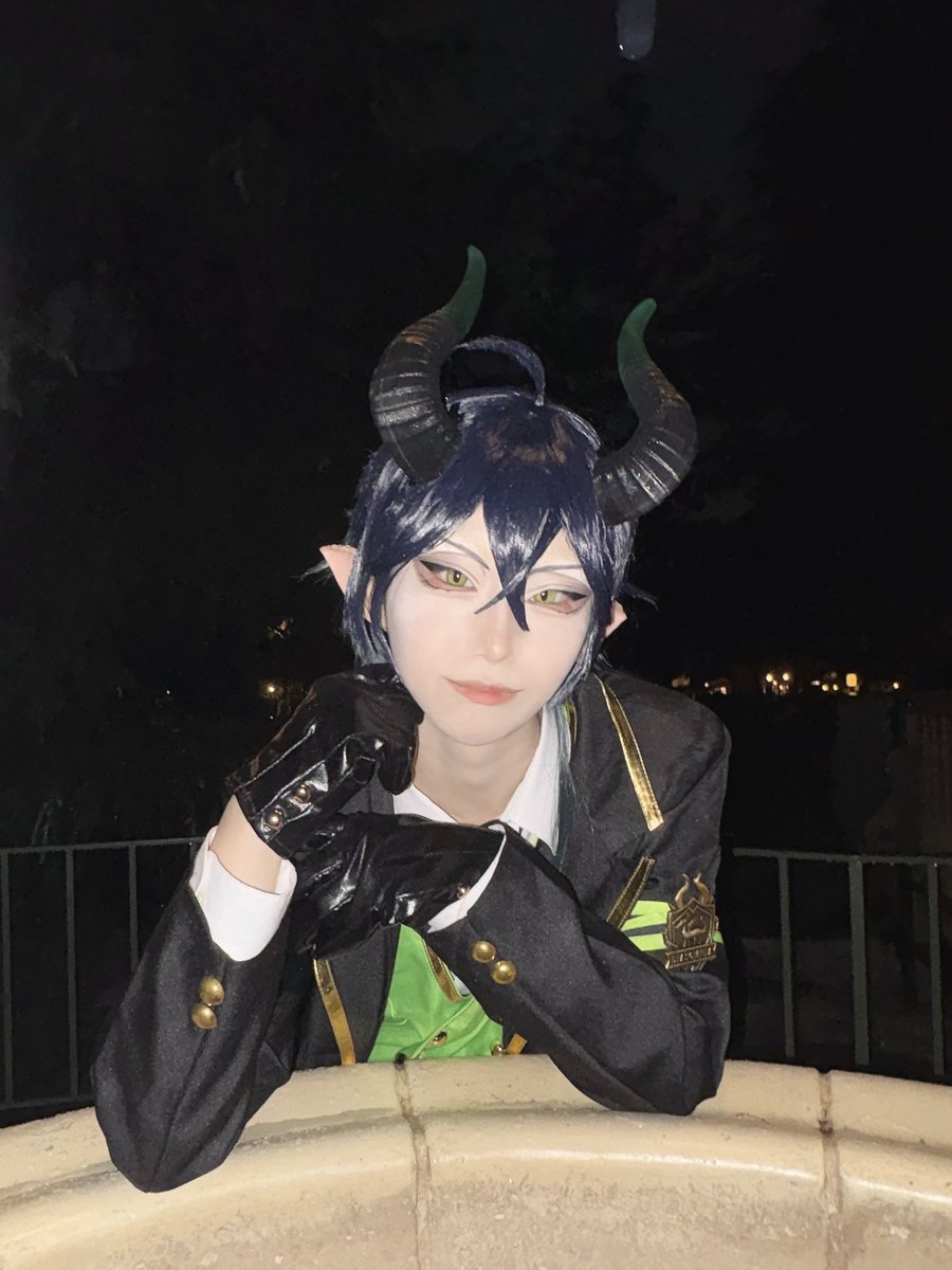 Mearu_u's tweet photo. #Dハロ仮装2026  #Dハロツイステ 
僕を呼んだな？9/29🏰 https://t.co/00Tp9xoNdD