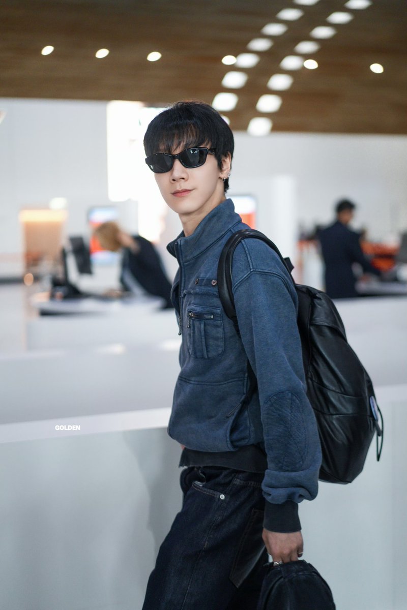 misskloss_1001's tweet photo. Safe travels, Tennie
 
TEN AT SAINT LAURENT SUMMER27 
#TENforYSLPFW27 #SaintLaurentxTEN https://t.co/djZgpK2NDx