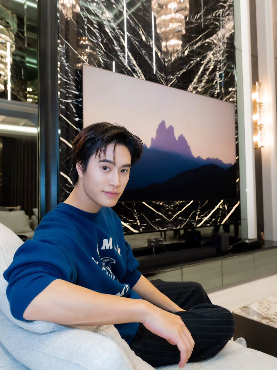 nus_gmnt's tweet photo. น้องเจม ขายทีวี ขายแอร์ ขายโทรศัพท์ จากซัมซุง ถ้างั้นขอเครื่องซักผ้า ไว้ซักเสื้อผ้า เพราะอยากใช้ บรีส ซักผ้า ขอตู้เย็น เพราะอยากแช่ แบรนด์ซุปไก่ โออิชิ แป๊ปซี่ พี่ซัมซุงจัดเครื่องใช้ไฟฟ้ามาให้น้องเจมขายอีกนะคับบบบ @SamsungThailand https://t.co/m91EzlhI8A