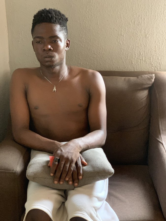 Melanin_147's tweet photo. Make nobody cast me o, if I see big nyash wey I get interest make I no dm keh https://t.co/35GR3JHwd1