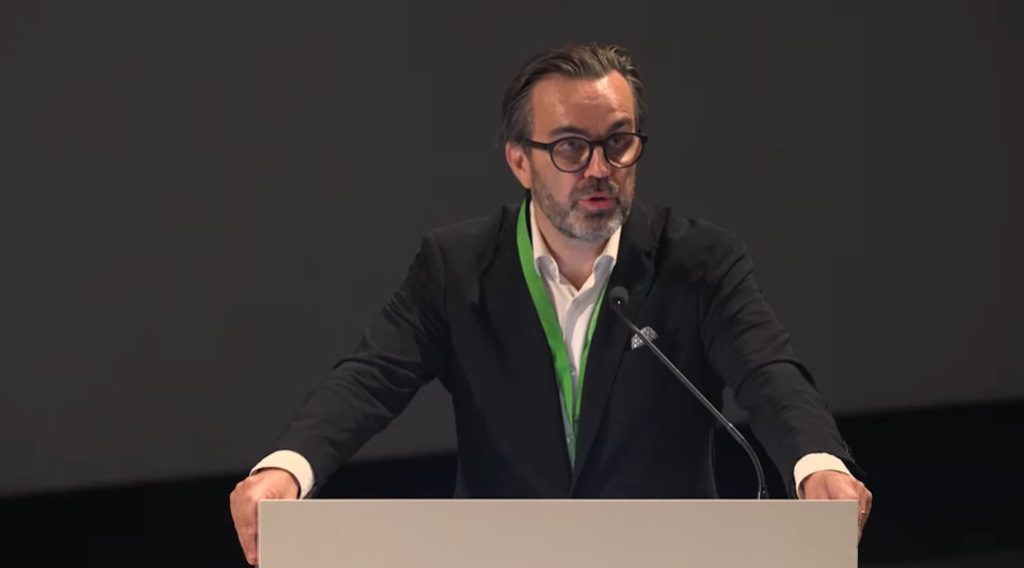 healthnews_pt's tweet photo. Bastonário da Ordem dos Médicos pede que a saúde pública seja vista como investimento e não como despesa
Ler aqui artigo completo:   https://t.co/yyy1WGQN88
#healthnews #saude #congresso #ANMSP https://t.co/thdIIRGH5X