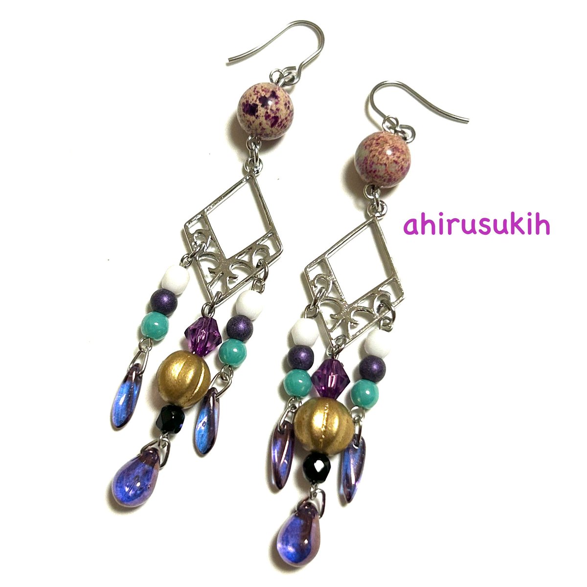ahirusuki0609's tweet photo. 10/11 閃華の刻 火華2026
（東京ビッグサイト）

西2ホール タ30ab「CARURU」

【新作紹介】
とうらぶイメージ耳飾り
※ピアス→イヤリングへの変更可

蜻蛉切
面影
波平行安×2

#CARURU 
#とうらぶ手芸部 https://t.co/iEMgKfPH41