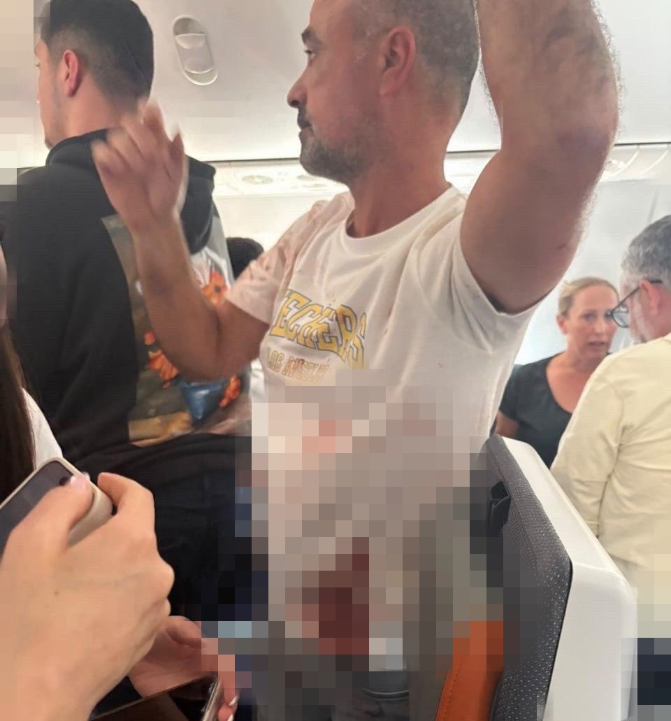 bennyjohnson's tweet photo. A commercial pilot on a flight from Dubai to Israel attacked his co-pilot in an attempted hijacking.

Passengers managed to overpower the rogue pilot and tied him up, taking back control of the as the plane fell over 17,000 feet in less than two minutes.

This was an obvious attempted terror attack.

Absolutely insane.

This could have been bad.
