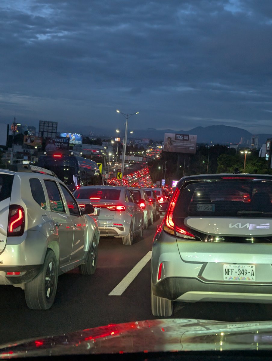 Ern0rtega's tweet photo. Tráfico completamente detenido en periférico norte desde mundo e hacia cdmx 
@trafico889 https://t.co/FC98ck2zmD