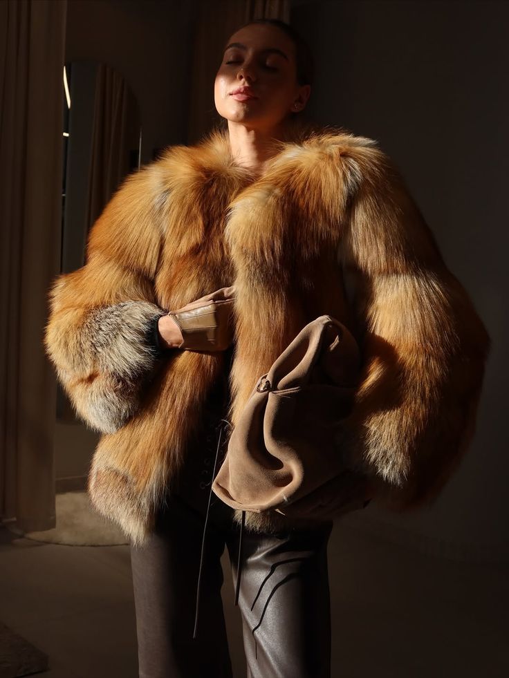 InfurMagazine's tweet photo. So feminine, so chic, so winter.
#infur #infurmagazine #fur #furfashion #fallfashion #fallstyle #fashionweek #streetstylefashion #streetstyle #furstyle #wildfur #fox #foxfur #foxjacket #foxcoat #furjacket #aw26 #fw26 #aw #fw #mobwife #ott #qotd #ootd #ootn #fypage #fy https://t.co/6S3th8mA55