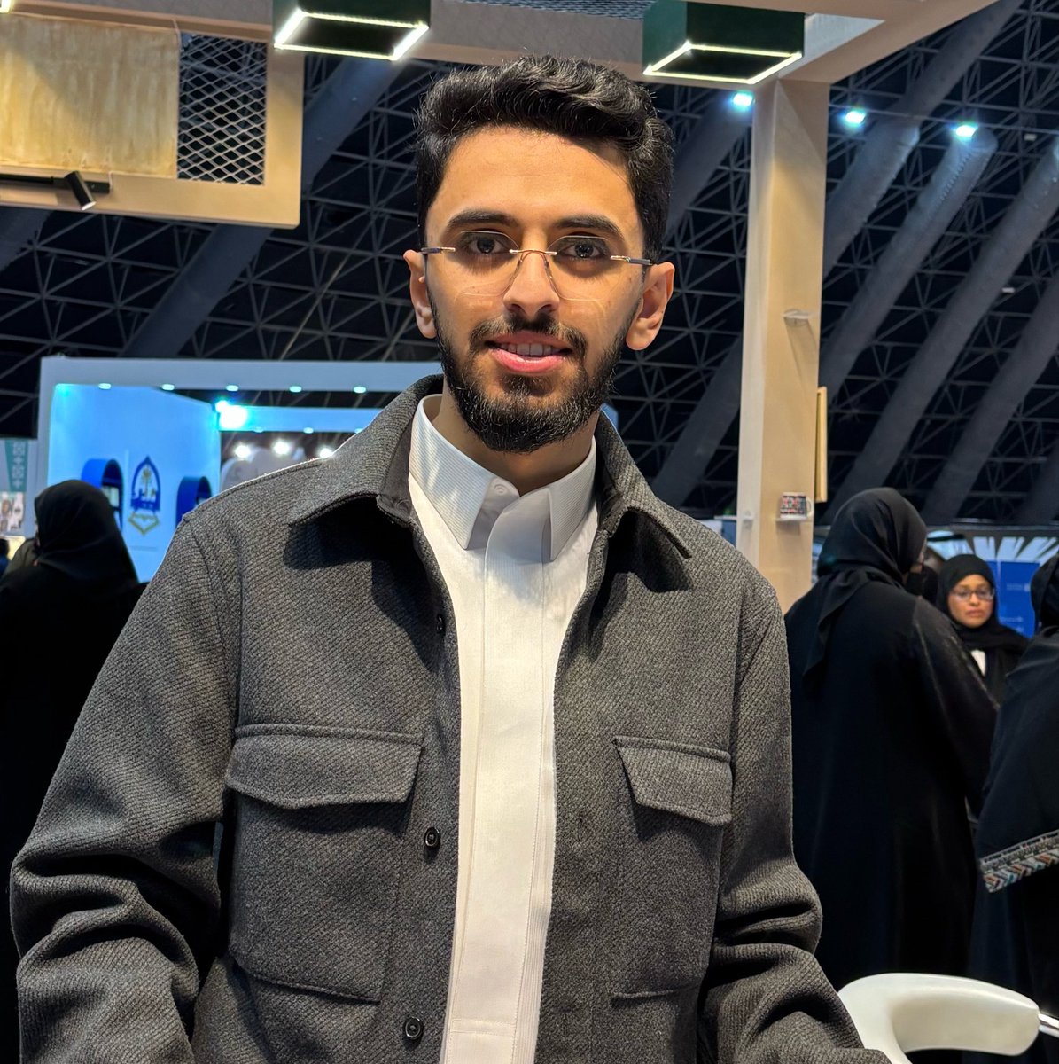 B7SHJ5's tweet photo. المشاهير يلي شفتهم في معرض الكتب🌟. https://t.co/zpSkexdCGV