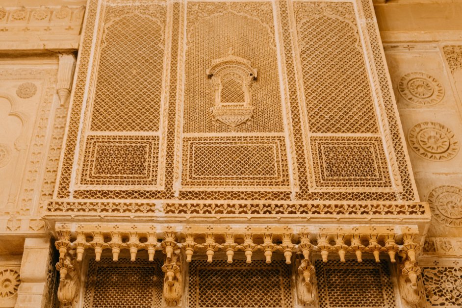 Fort_Rajwada_'s tweet photo. Where stone tells one story, colour tells another.

Discover the lobby of Fort Rajwada: intricate carvings, painted narratives, and ornate details that bring Jaisalmer’s artistry to life.

📞 +91 97722 09004
🌐 https://t.co/l171e2ltQP

#FortRajwada #Jaisalmer #HeritageLuxury https://t.co/lTTukGvXT2
