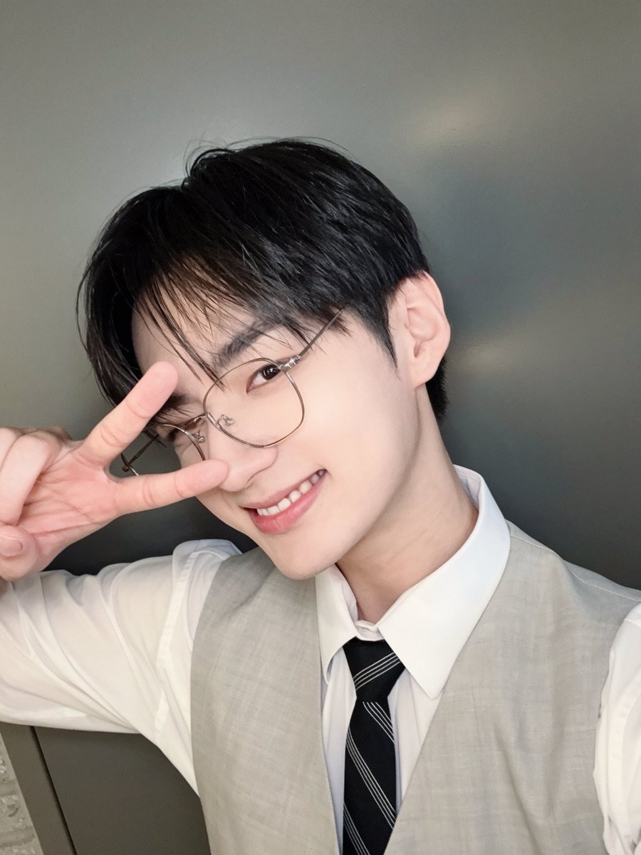 the_verivery's tweet photo. [📸]
2026.09.30

베러는 호빵파? 찐빵파?
용승이는 찐빵으로 할게요~

#베리베리 #VERIVERY #VRVR
#용승 #YONGSEUNG
#김용승의알뜰신잡 https://t.co/qtzWDp6ts3