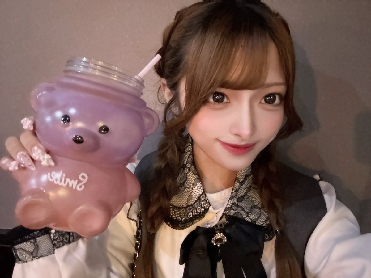 miri___al's tweet photo. 退勤しました！

次回出勤予定は1日15:00～21:15です！

@andlove_akb https://t.co/KbFiM7KI7c