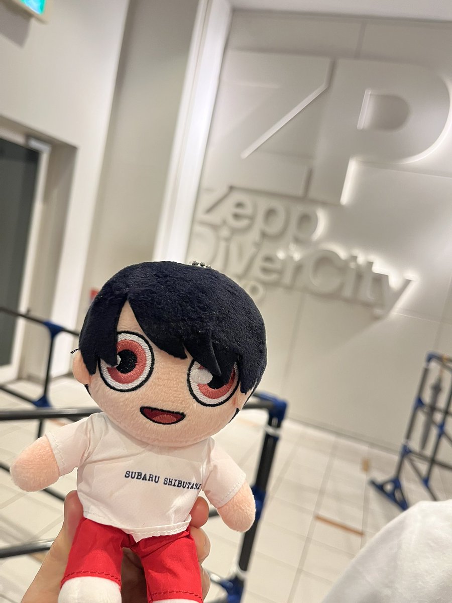 penguin922red's tweet photo. 今年もすばるのエネルギーに満ちた歌を浴びてきた。30周年ということで、自分の原点になった歌ですって言うから何？と思ったら'愛してる愛してない' で悲鳴出た。あのMステ映像は擦り切れるほど見たけど生で初めて聴けた。
#渋谷すばる30th #zeppダイバーシティ https://t.co/ncWIykWcD7