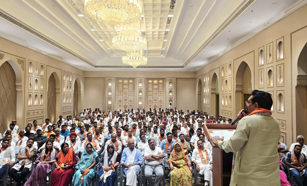 ajaeybjp's tweet photo. कार्यकर्ताओं ने ठाना है, पंचायत में भी कमल खिलाना है।

आज चंदवाजी में आगामी पंचायत चुनाव की तैयारियों को लेकर आयोजित जयपुर देहात उत्तर जिले के कार्यकर्ताओं की बैठक को सम्बोधित किया।

बैठक में जयपुर ग्रामीण लोकसभा सांसद श्री @RaoRajendraBJP जी, जिलाध्यक्ष श्री जितेन्द्र शर्मा जी, जिला प्रभारी श्री @BJPVimalKatiyar जी एवं प्रदेश मुख्य प्रवक्ता श्री @ramlalsharmabjp जी उपस्थित रहे।

@BJP4India @BJP4Rajasthan