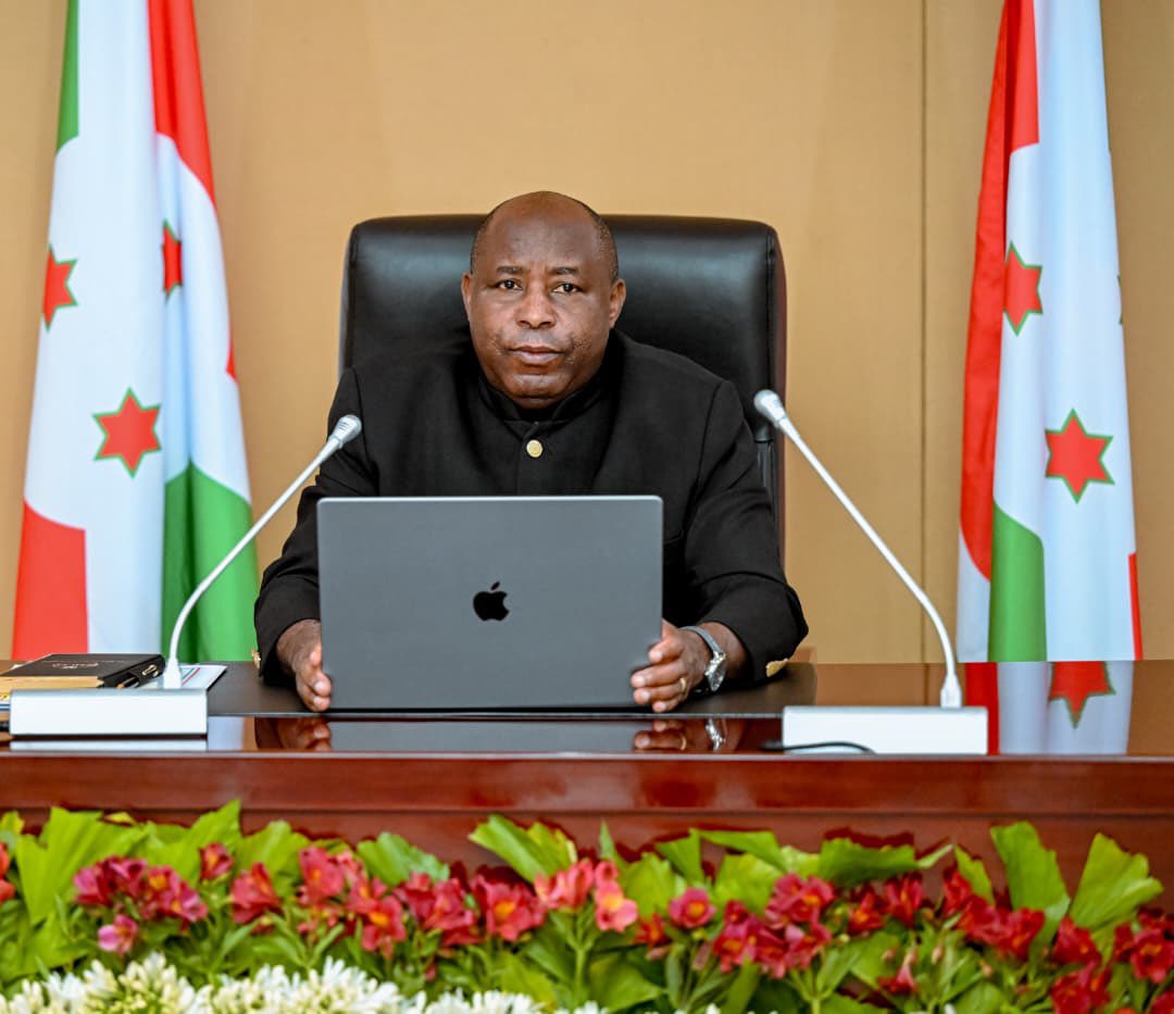 NtareHouse's tweet photo. Sous les auspices de Son Excellence @GeneralNeva, Chef de l'Etat Burundais, le Conseil des Ministres s'est réuni ce 30 septembre, au Palais @NtareHouse, pour analyser 8 points, parmi lesquels figurait "Le projet de décret portant alignement des institutions à statuts spéciaux à la politique salariale équitable".