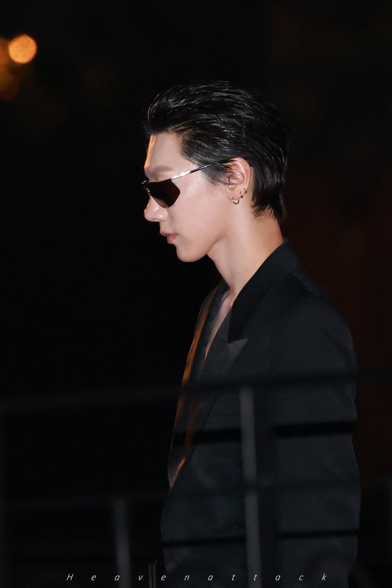 TTen_10velys's tweet photo. น้องเตนล์เหมือนหลุดมาจากซีรีย์ งดงามมีเสน่ห์มาก

TEN AT SAINT LAURENT SUMMER27  
#TENforYSLPFW27 #SaintLaurentxTEN https://t.co/iGb7NCr3L1