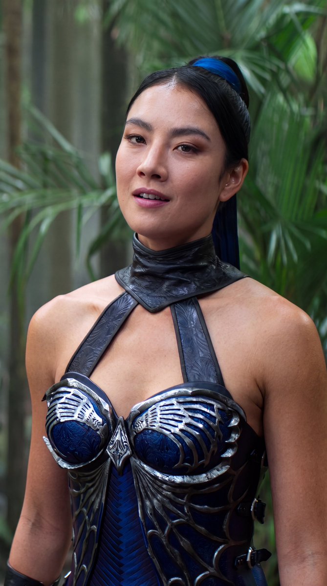 ScarletSpeeds16's tweet photo. Adeline Rudolph as Kitana in Mortal Kombat II is so Olivia Munn coded. 🪭💙 https://t.co/DL61M7WVZA