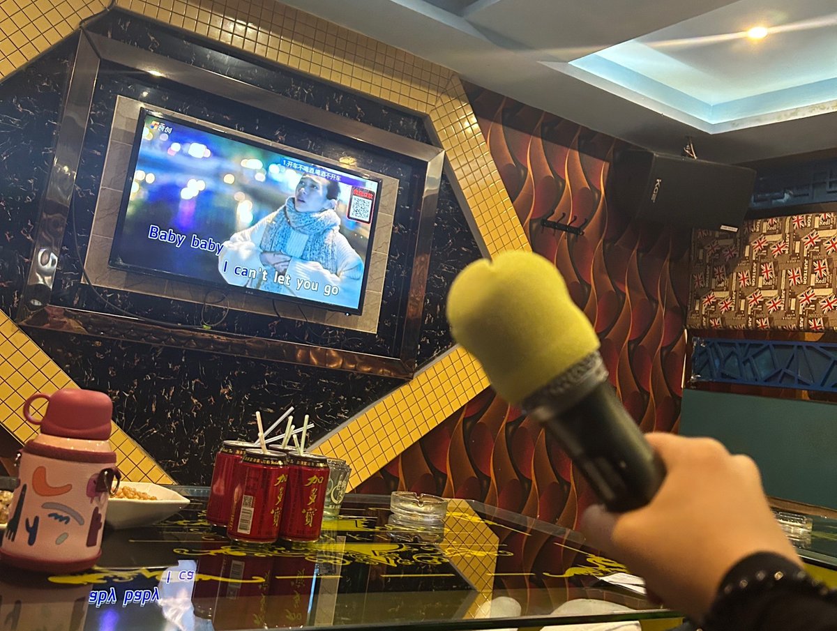 FransiscaWjoy's tweet photo. Noche de KTV con amigos: canta tus canciones favoritas y olvida el estrés!  Ven y brilla en cada nota, aquí la diversión nunca acaba. https://t.co/LL1HSfO7N8