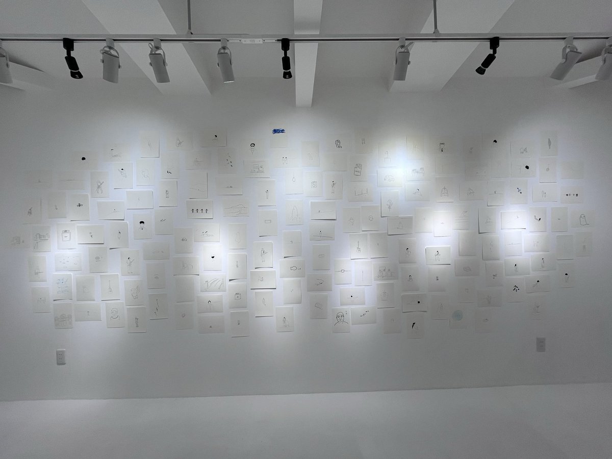 _frfw_'s tweet photo. 時間がギリで一瞬だったけど弟の個展行ってきたよ。とても良かった。ここ数年ずっと制作やってたので（数千点描いてた）、めっちゃ売れてるの喜んでたよ。あと、姉ですって紹介されるたびに似てないね！？って言われて笑った。似てないです。 https://t.co/tnACMCWMe2