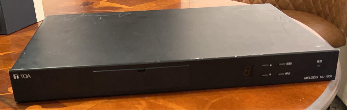Jihoko_2024's tweet photo. 親時計とML-1000を入手しました。
親時計は既に1台ありますが親戚宅に置く予定です
もう置き場所がないので床に立てかけて使います
入手したML-1000は祝日用のチャイム用として使う予定です https://t.co/my7BKwrTxF