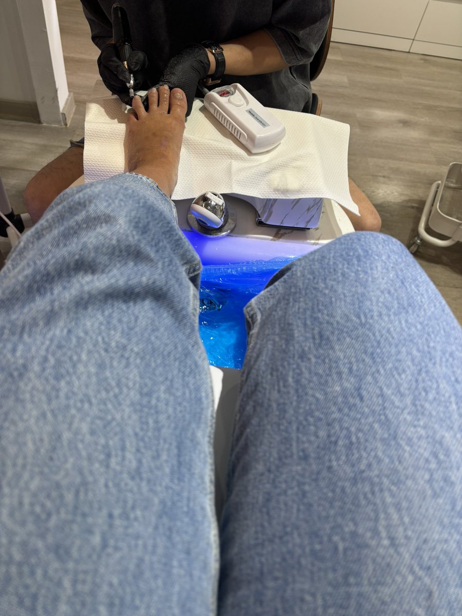 LadyVantaa's tweet photo. Na welches Zahl 🐽 zahlt meine Fußnägel ?  

#füße #fetisch #finddom #zahlsklave https://t.co/1KI55LyHtZ