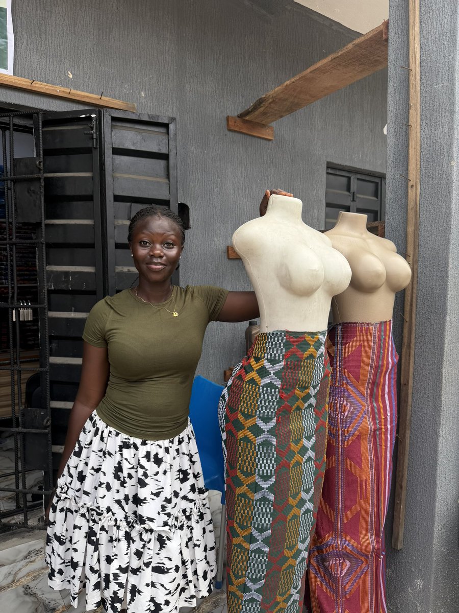 Efyakimora's tweet photo. I explored Nigeria’s Akwete cloth, a traditional woven textile that originated from Akwete village in Abia State, Nigeria 🇳🇬.

What made it even more interesting to me is how similar it is to our Ghanaian kente. The finished pieces can look quite similar, but the weaving techniques and processes are different.

Different countries, different traditions, but so much creativity and skill across our continent.

Africa is truly talented.