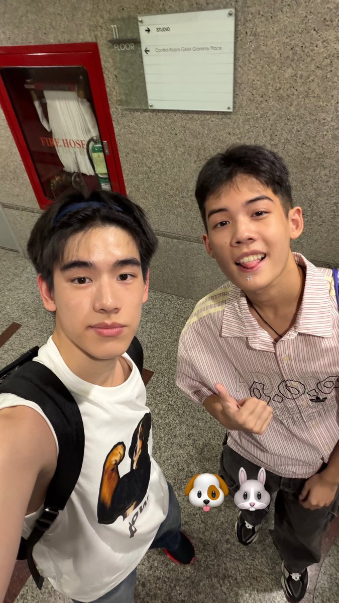 siiye26's tweet photo. 🐶🐰 https://t.co/0EhOgZPZ9h