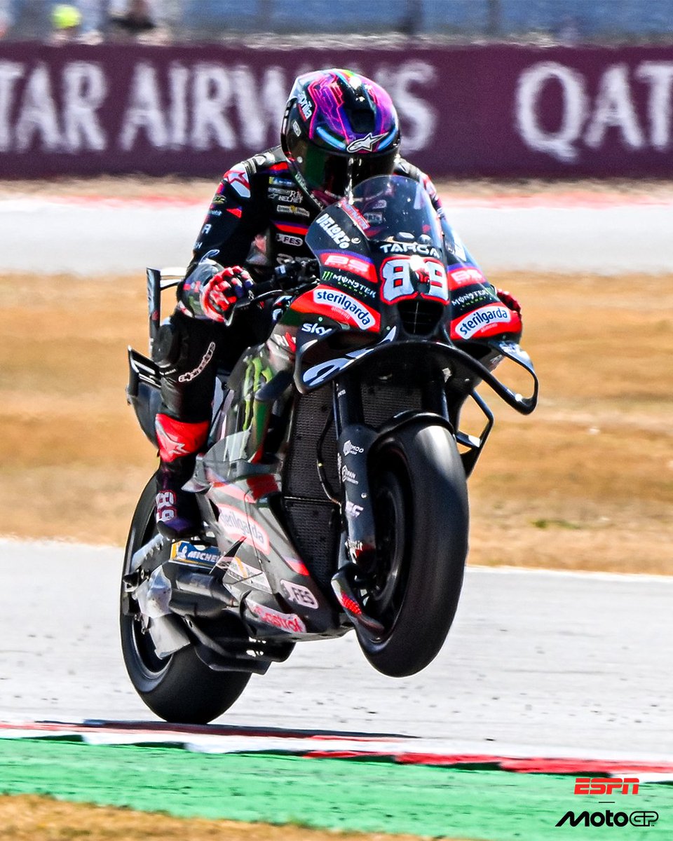 MotoGP_ESPN's tweet photo. ¿Cómo es un #WheelieWednesday en las diferentes categorías? ¡Aquí te mostramos como los pilotos levantan su moto más allá de la cilindrada que conduzcan. 🔥 https://t.co/inK7jyPrzO
