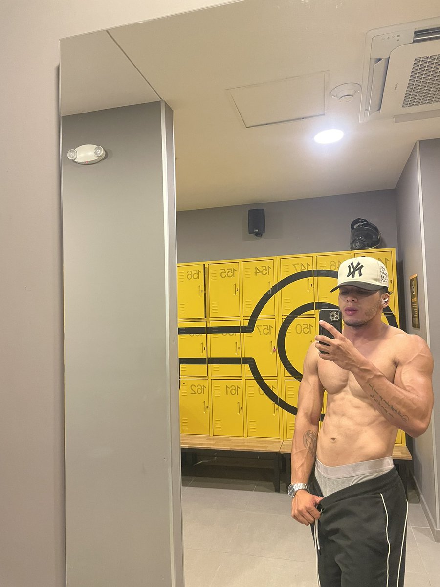 Santiag66946652's tweet photo. El mañanero 

Buenos días 🔥🥵 
Ya sudaron hoy ? 
.
.
.
.
.
#mañanero #gaycruissîg #gym https://t.co/wKrAVBTVku