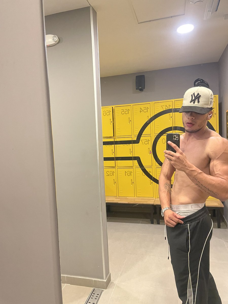 Santiag66946652's tweet photo. El mañanero 

Buenos días 🔥🥵 
Ya sudaron hoy ? 
.
.
.
.
.
#mañanero #gaycruissîg #gym https://t.co/wKrAVBTVku