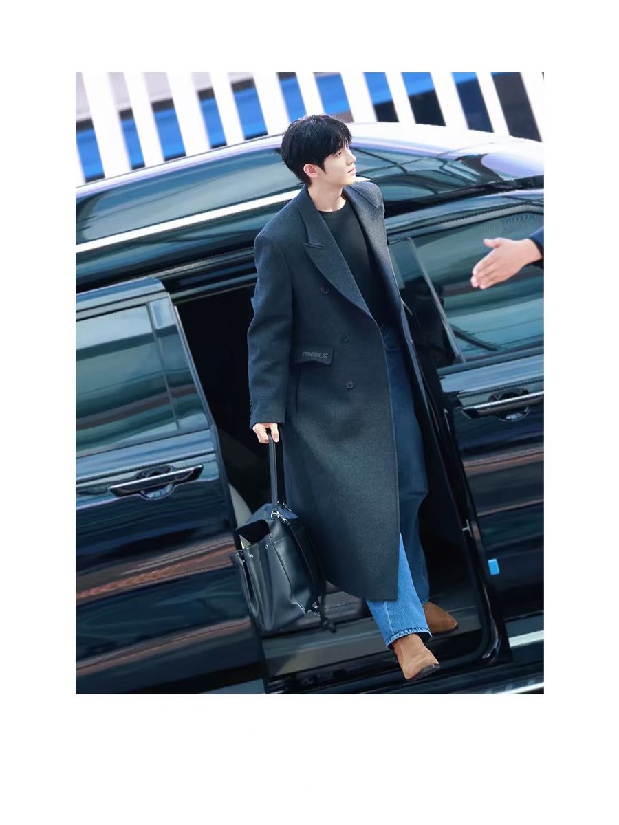 aixiuxiu52's tweet photo. 优越五官配上舒展身形，生图状态依旧能打。简单一套私服，就把少年干净气质完美展现，机场随手抓拍皆是画报大片

PARK SIWOO IN PARIS

#PARKSIWOO
#PARKSIWOOPFWSS27 https://t.co/l7jzC4IR7v