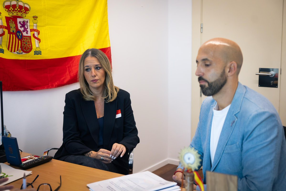 guidoprincesa's tweet photo. Esta mañana me he reunido con representantes de @AUGC_Comunica para tratar, entre otros temas, la jornada laboral, jubilación, Campo de Gibraltar y narco.
Siempre un placer recibir a Olaya y a Diego. https://t.co/5nivFo6EtL