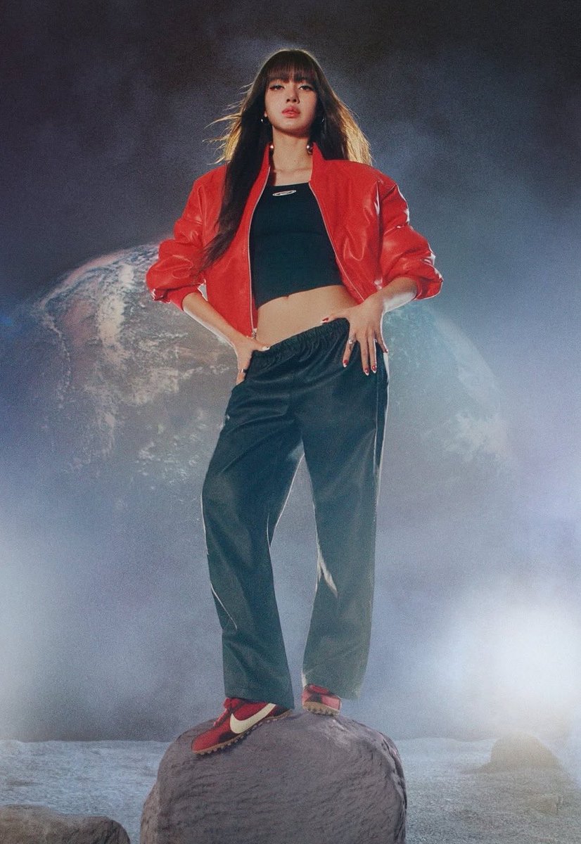 pourlesjolies's tweet photo. Lisa x Nike https://t.co/NMF74Rbkgf