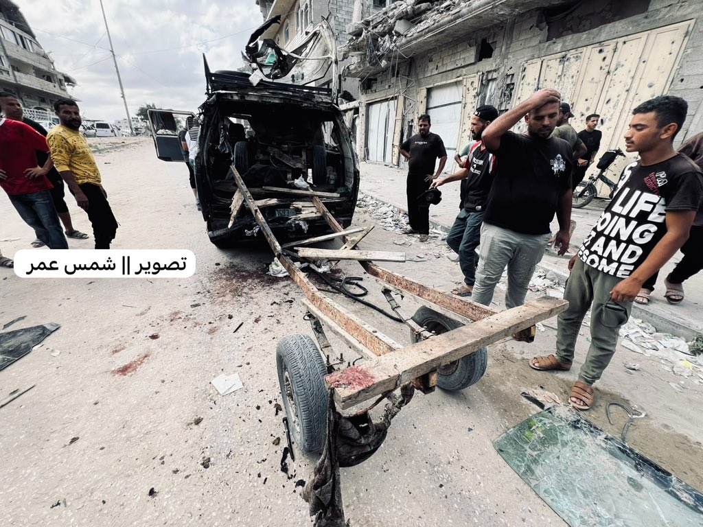 AbujomaaGaza's tweet photo. 💥New MASSACRE 

At least, FIVE people have been killed and 13 others injured by Israeli bombing of a bus carrying displaced people moving from the south of the Gaza Strip to the Gaza City https://t.co/c3QAocu1Ug